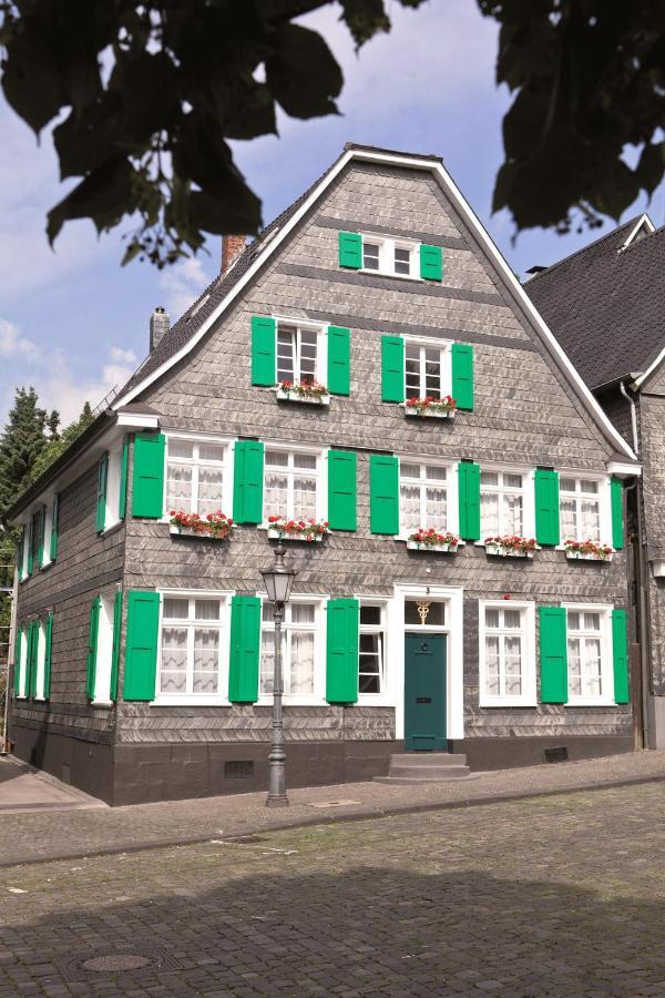 Gräfrather Hof Hotel 4*